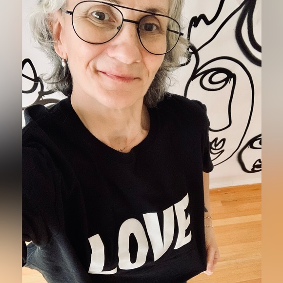 Meet your Posher, Deanna - Picture 2 of 3